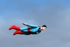 Superman et Iron Man à l’entraînement dans le ciel californien